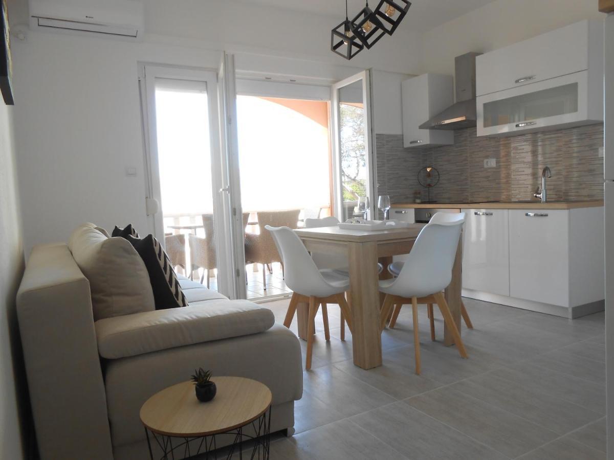 Apartments With A Parking Space Okrug Gornji, Ciovo - 13859 Trogir Exterior photo